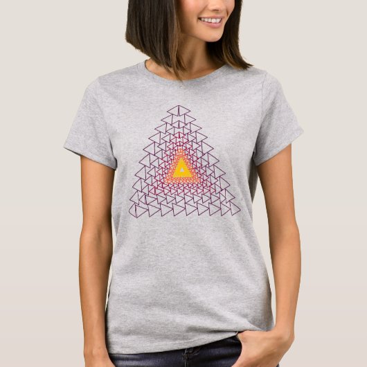 TRIANGLE GEOMETRIC ART TSHIRT. T-Shirt (Vorderseite)