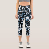 Triangle Geometric Vibrany Blue Smoky Galaxy Capri Leggings (Vorderseite)