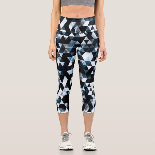 Triangle Geometric Vibrany Blue Smoky Galaxy Capri Leggings (Vorderseite)