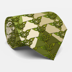 Triangle keltic kann sich über Jumbo Zigzag wieder Krawatte