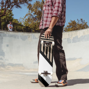 Triangle Stripes - Taupe, Schwarz und Weiß Skateboard