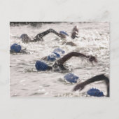 Triathleten, die in der Schwimmbein des Triathlons Postkarte (Vorderseite)