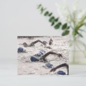 Triathleten, die in der Schwimmbein des Triathlons Postkarte (Stehend Vorderseite)