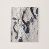 Triathleten, die in der Schwimmbein des Triathlons Puzzle (Vertikal)