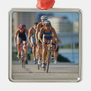 Triathloners, das 2 radfährt ornament aus metall