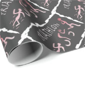 Triathlonswim-Fahrrad Laufabstraktes im Schwarzen Geschenkpapier (Rolleneckpunkt)