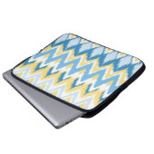 Tribal aztec Zickzack zag stripes ikat pattern Laptopschutzhülle (Vorne Knopf)