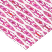 Tribal Batik - Burqundy und Fuchsia Pink Tischdecke (Schrägansicht)