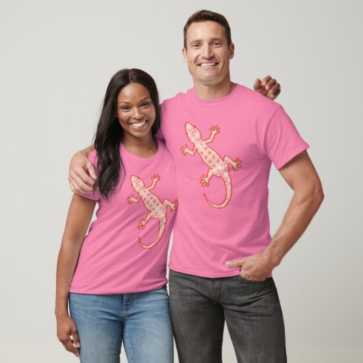 Tribal Batik Gecko - Korallenrosa und -creme T-Shirt (Unisex)