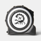 Tribal Black Scorpion Monogram Maßband (Vorderseite)