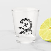 Tribal Black Scorpion Monogram Schnapsglas (Vorderseite)