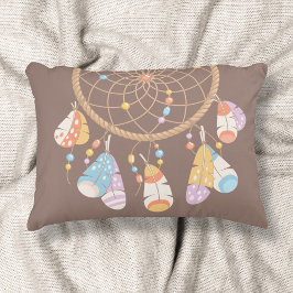 Tribal Boho Dreamcatcher über Brown Dekokissen
