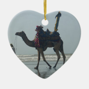 Tribal Camel Ride: Morgengrauen mit Sandstrand und Keramik Ornament