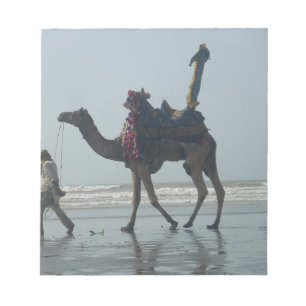 Tribal Camel Ride: Morgengrauen mit Sandstrand und Notizblock