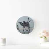 Tribal Camel Ride: Morgengrauen mit Sandstrand und Runde Wanduhr (Zuhause)