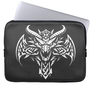 Tribal-Dämonenkopf-Grafik von BurnsInHell Laptopschutzhülle