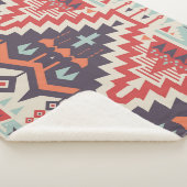 Tribal Elegance: Geometrisches Ethnic Print Sherpadecke (3/4)