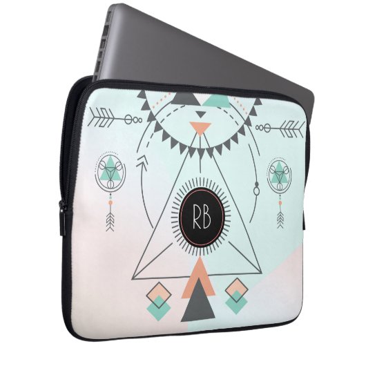 Tribal-farbiges geometrisches Totem-Design Laptopschutzhülle (Vorne Rechts)