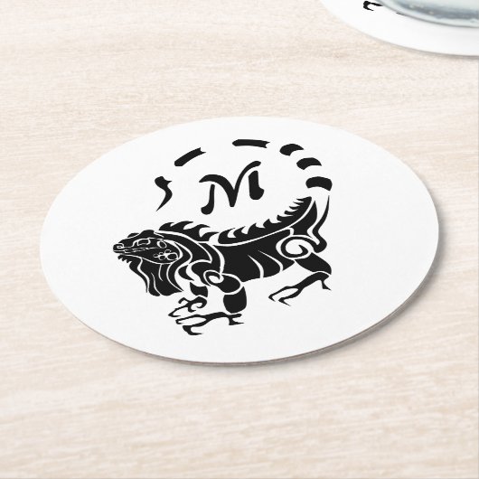 Tribal Iguana Monogram Runder Pappuntersetzer (Angewinkelt)