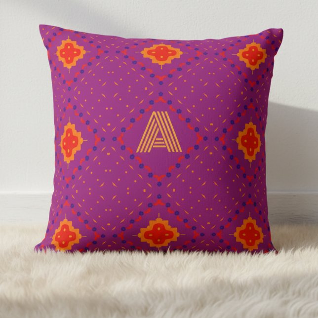 Tribal Modern Custom Throw Pillow für Dorms Kissen (Customize this purple modern tribal throw pillow with the initial of your choice.)