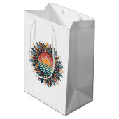 Tribal Summer Sun Mittlere Geschenktüte (Rückseite Schrägansicht)