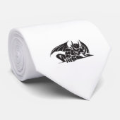tribales Gargoyle-Design Krawatte (Gerollt)