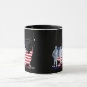 Tribut an tapfere Herzen schwarz Tasse (Zentrum)