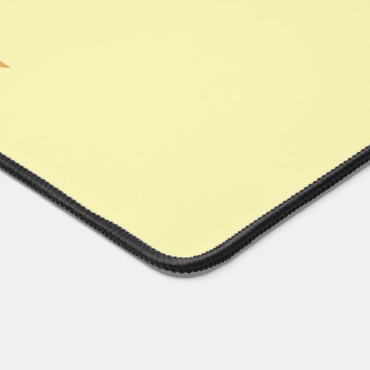 Triceratops in einem tropischen Klima. Schreibtischunterlage (Ecke)