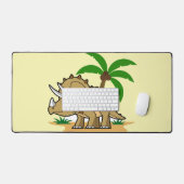 Triceratops in einem tropischen Klima. Schreibtischunterlage (Tastatur & Maus)