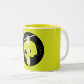 Trick Freestyle Pro Roller Zweifarbige Tasse (VorderseiteRechts)