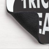 Trick Me-Leckerei B/W Mousepad (Ecke)