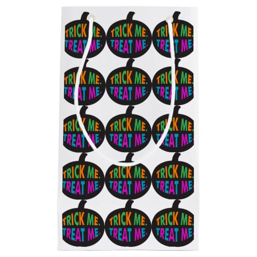 Trick Me Leckerei Me mehrfarbig Kleine Geschenktüte (Vorderseite)