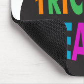 Trick Me Leckerei Me mehrfarbig Mousepad (Ecke)