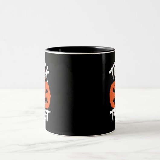 Trick O Leckerei Kürbislaterne Funny Halloween Zweifarbige Tasse (Mittel)