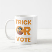 Trick oder Abstimmung Halloween Wahl Vintag Cowboy Kaffeetasse (Links)