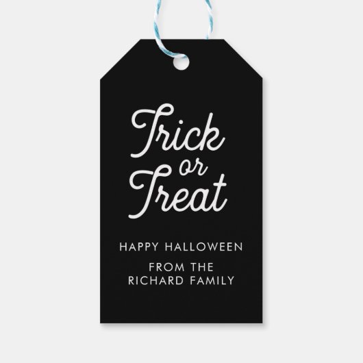Trick oder behandeln Halloween Schwarz mit weißem Geschenkanhänger (Rückseite)