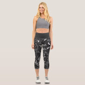 Trick oder behandeln Muster Weiß auf schwarzem Hal Capri Leggings (Vorderseite)