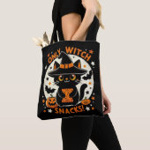 Trick oder behandeln niedliche Katze mit Tote Tasc Tasche (Von Nahem)