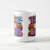 TRICK ODER BEHANDLUNG | Niedliches Halloween-Bash- Kaffeetasse (Mittel)