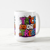 TRICK ODER BEHANDLUNG | Niedliches Halloween-Bash- Kaffeetasse (VorderseiteRechts)