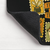 Trick oder Behandlung Vintagen Halloween Retro Pos Mousepad (Ecke)