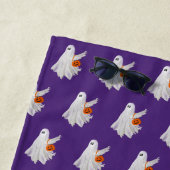 Trick oder Behandlung von Geist mit Kürbiskandy Ei Strandtuch (Beispiel)