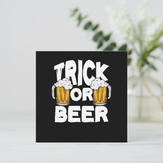 Trick oder Bier Halloween Pumpkin Trick oder Treat Einladung (Stehend Vorderseite)