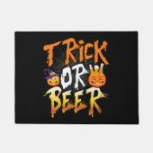 Trick oder Bier T Shirt Fußmatte (Vorderseite)