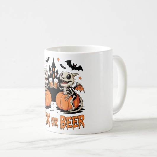 Trick oder Bierskelett Drachen Halloween Kaffeetasse (VorderseiteRechts)