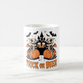 Trick oder Bierskelett Drachen Halloween Kaffeetasse (Mittel)