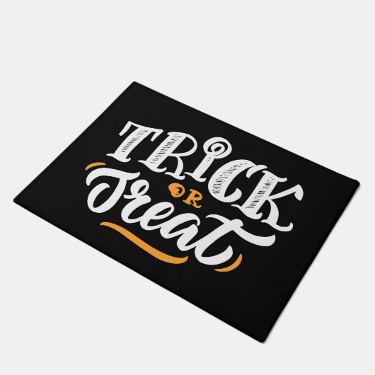 Trick oder handgeschriebenes Halloween Fußmatte (Schrägansicht)