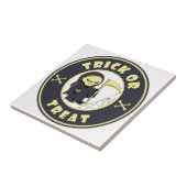 Trick oder Leckerbissen Halloween grimmigem Sensen Fliese (Seite)