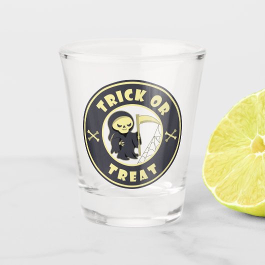 Trick oder Leckerbissen Halloween grimmigem Sensen Schnapsglas (Vorderseite)