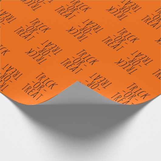 Trick-oder-Leckerei Halloween Black on Orange Geschenkpapier (Ecke)